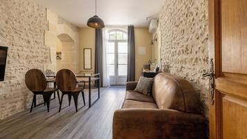 Design Suite, 1 Bedroom | Living area | Flat-screen TV