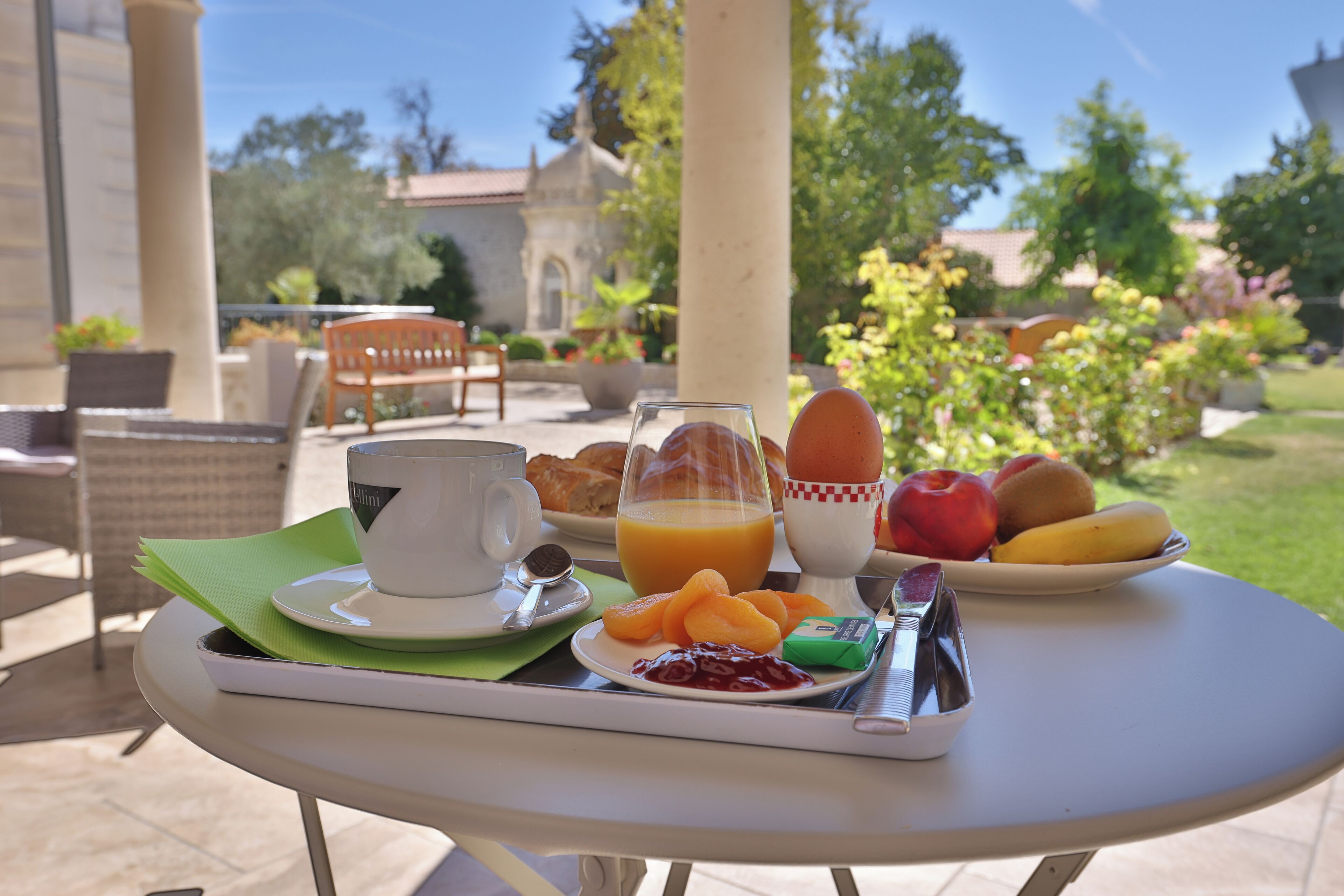 Free daily buffet breakfast