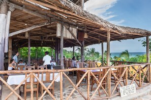 Breakfast, lunch and dinner served - Zan View Hotel (Kiwengwa)