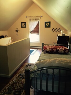 Apartment, 2 Bedrooms (Piedmont: 2nd & 3rd Floor) | Bathroom | Hair dryer, towels - Beach Glass Rentals (Geneva)
