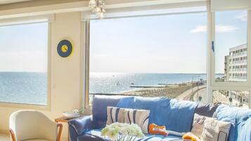 Apartment, 3 Bedrooms | Living area | Plasma TV