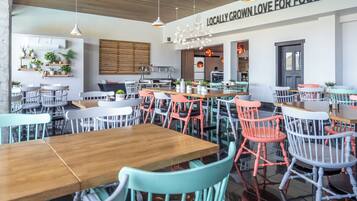 Breakfast, lunch and dinner served