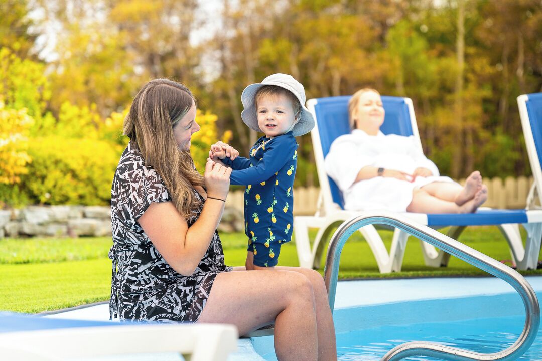Outdoor pool, pool loungers