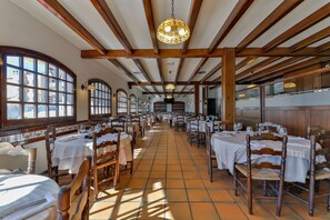 Unclassified image, 4 of 35, button - Hostal Alberana (Verges)