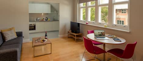 Standard Apartment, 2 Bedrooms | Living room | TV