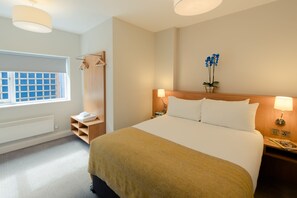 Standard Apartment, 2 Bedrooms | Egyptian cotton sheets, premium bedding, in-room safe, desk - PREMIER SUITES Reading (Reading)