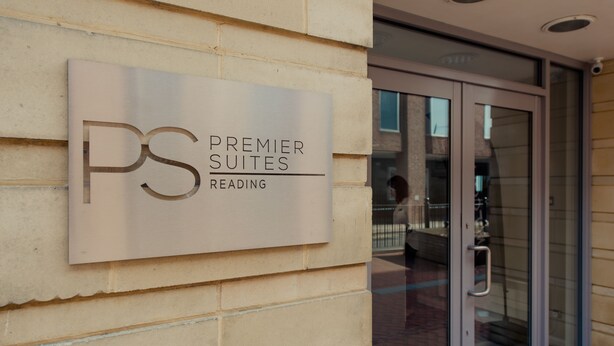 A sign for Premier Suites Reading. - PREMIER SUITES Reading (Reading)