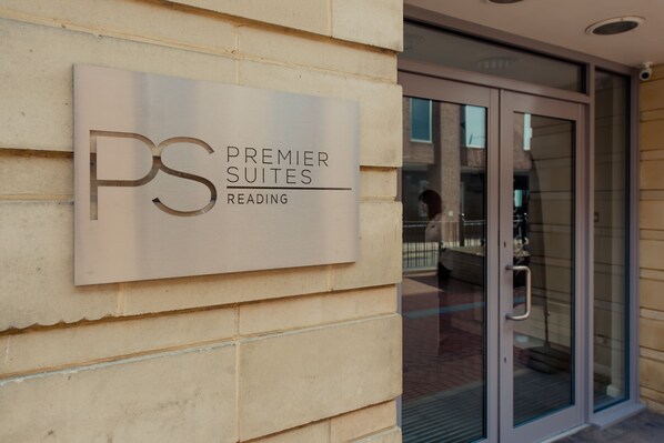 Property entrance - PREMIER SUITES Reading (Reading)