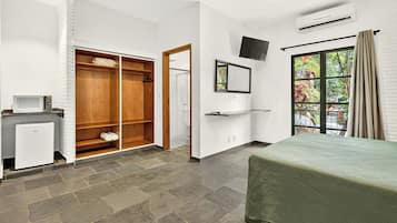 标准房 | 客房内保险箱、遮光窗帘、免费 WiFi、床单