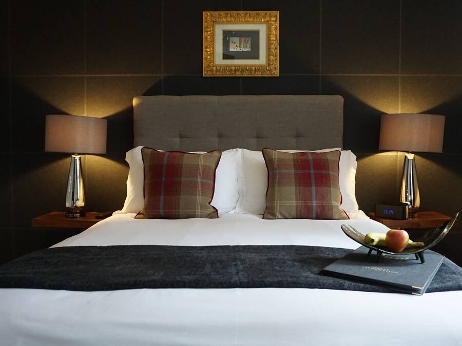 Classic Double Room, 1 Double Bed, Ensuite | Individually decorated, individually furnished, soundproofing