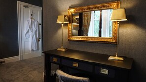 Superior Double Room, Ensuite (Super King Bed) | Individually decorated, individually furnished, soundproofing - Ivybank Lodge (Blairgowrie)