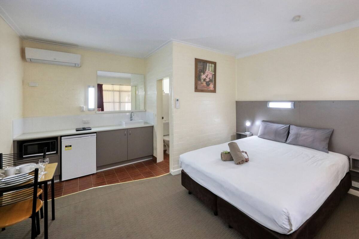 Zimmer, 1 King-Bett | Schreibtisch, Verdunkelungsvorhänge, schallisolierte Zimmer
