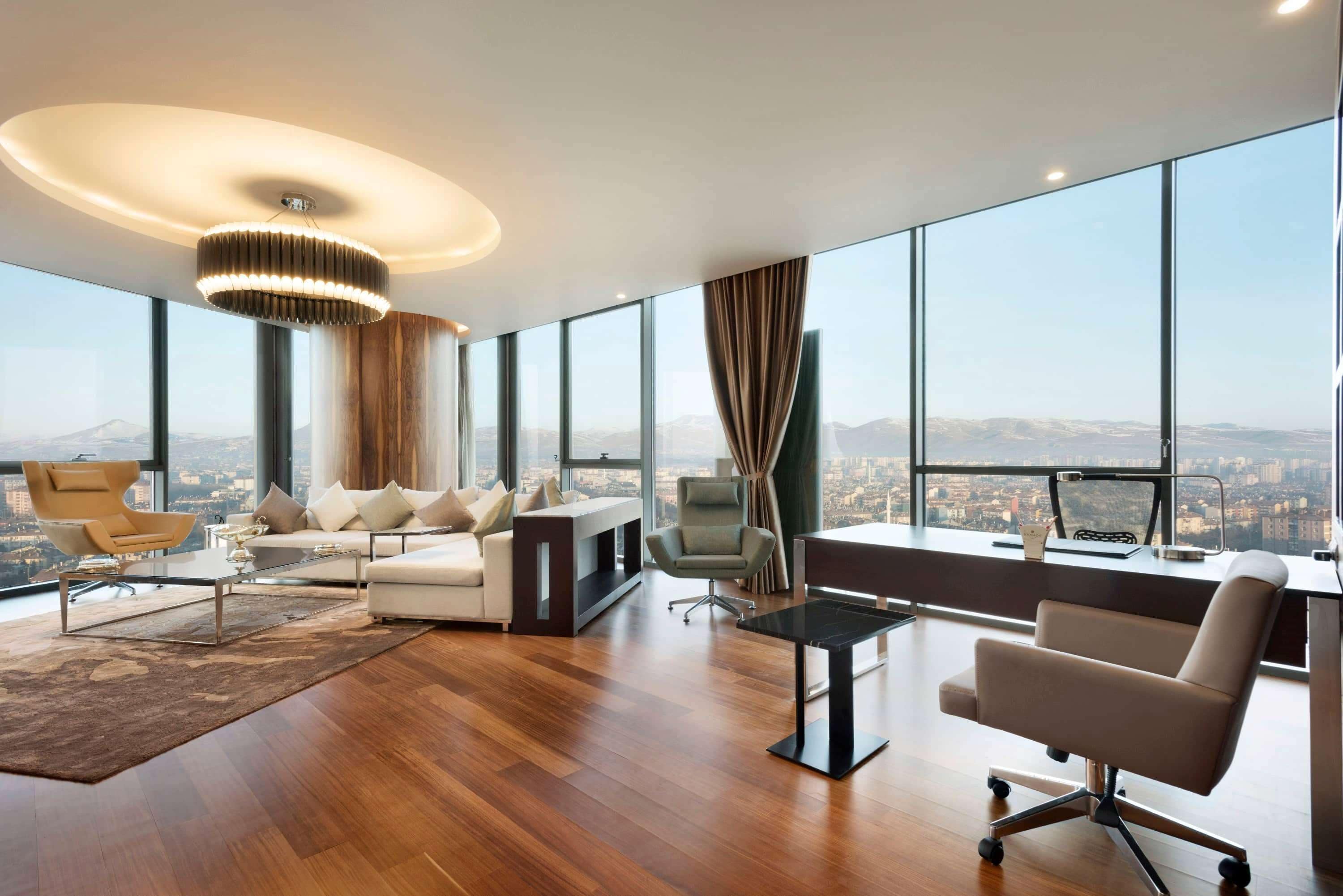 客房, 1 张特大床, 吸烟房 | 防过敏的被褥、迷你吧、客房内保险箱、办公桌