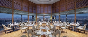 2 restaurants; breakfast, lunch and dinner served  - Ramada Plaza by Wyndham Konya (Konya)