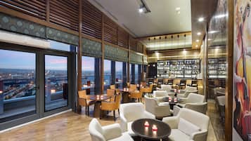 2 restaurants, breakfast, lunch, dinner served; international cuisine