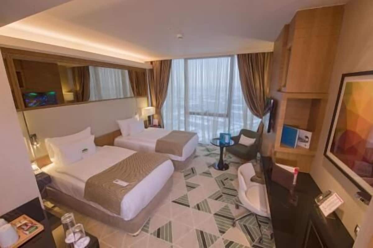 Hypo-allergenic bedding, minibar, in-room safe, desk