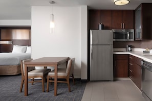 Desk, iron/ironing board, free WiFi, bed sheets - Residence Inn Austin Lake Travis/River Place (Austin)