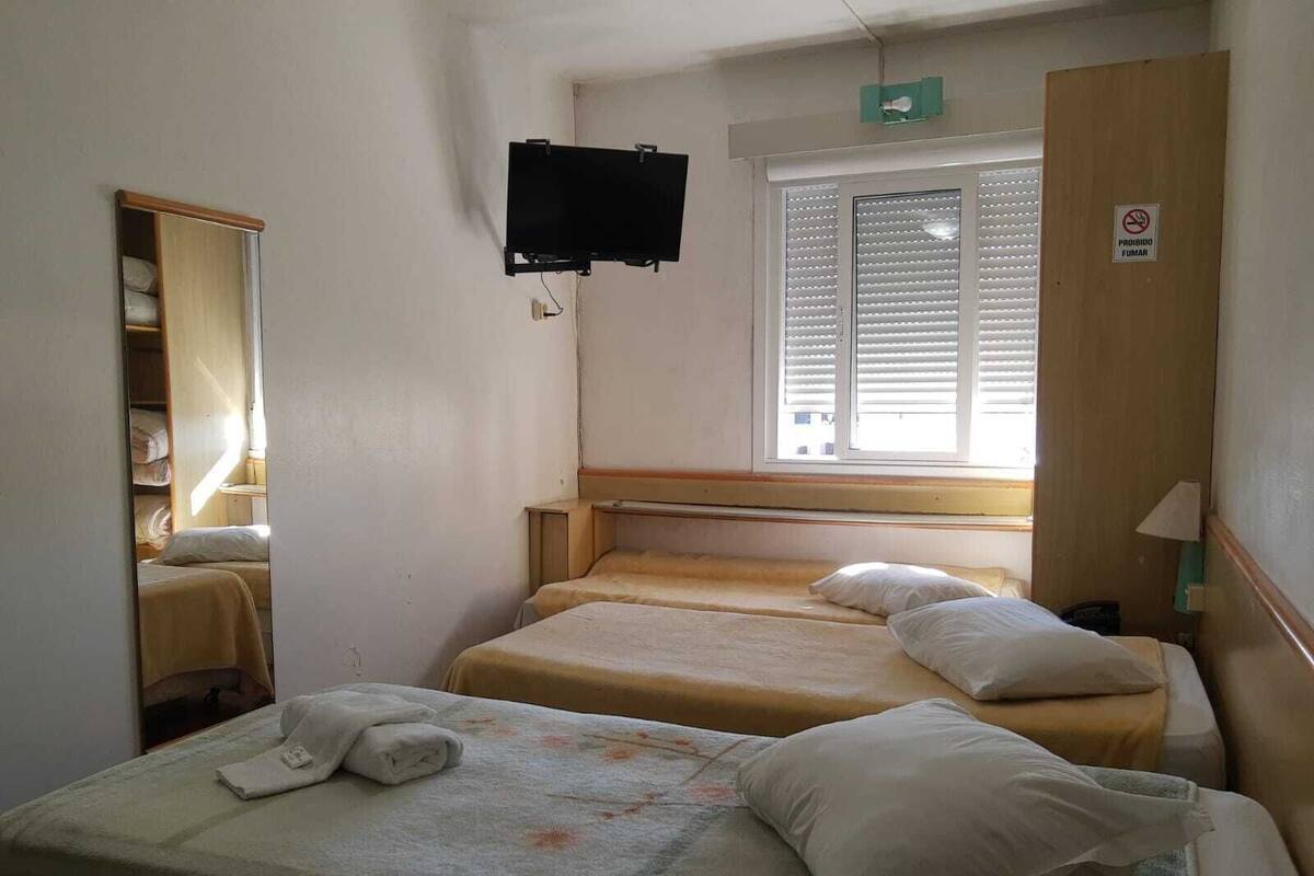 Phòng 4 Tiêu chuẩn | Minibar, bàn, màn/rèm cản sáng, truy cập Internet không dây miễn phí