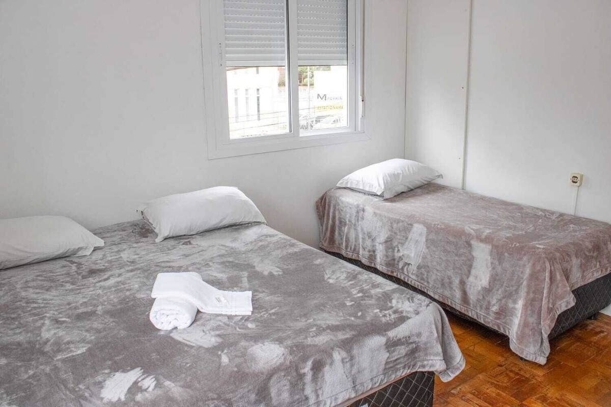 Suite estudio superior | 1 habitación, minibar, escritorio y cortinas blackout