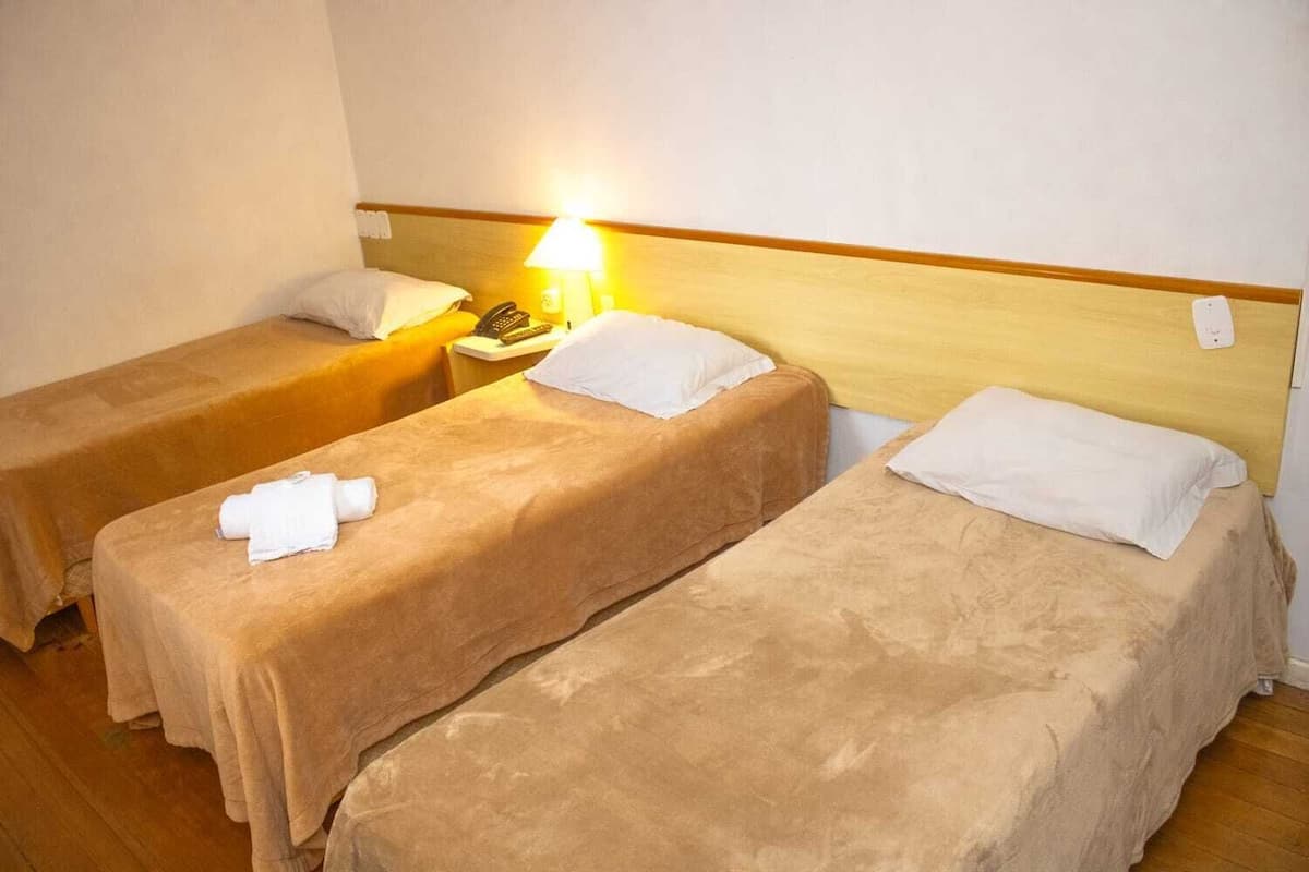 Phòng 3 Tiêu chuẩn | Minibar, bàn, màn/rèm cản sáng, truy cập Internet không dây miễn phí