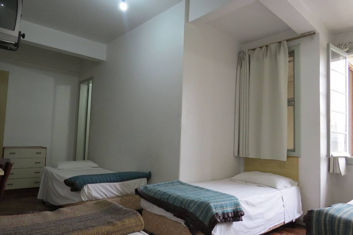 Phòng 4 Economy | Minibar, bàn, màn/rèm cản sáng, truy cập Internet không dây miễn phí 