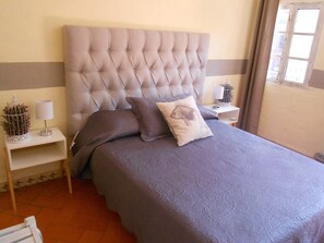 Desk, free WiFi, bed sheets - Hotel Parrokia (San Miguel de Allende)