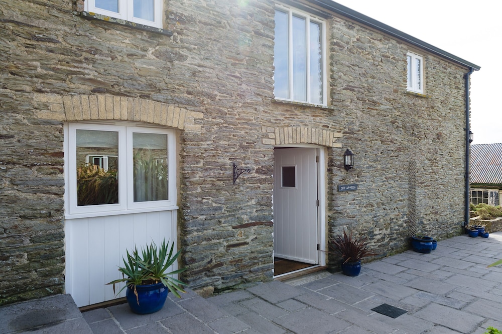 Degembris Holiday Cottages image