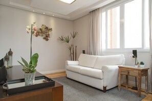 Apartment | Living room | 42-inch flat-screen TV with satellite channels, LCD TV