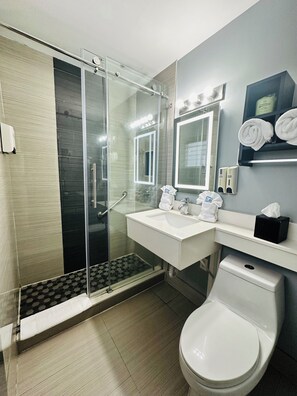 Standard Double Room, 2 Queen Beds, Non Smoking, Bay View | Bathroom | Shower, rainfall showerhead, free toiletries, hair dryer - Marion Motor Lodge (St. Augustine)