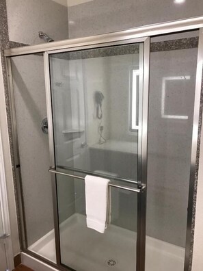 Free toiletries, hair dryer, towels - Regency Inn and Suites (Houston)