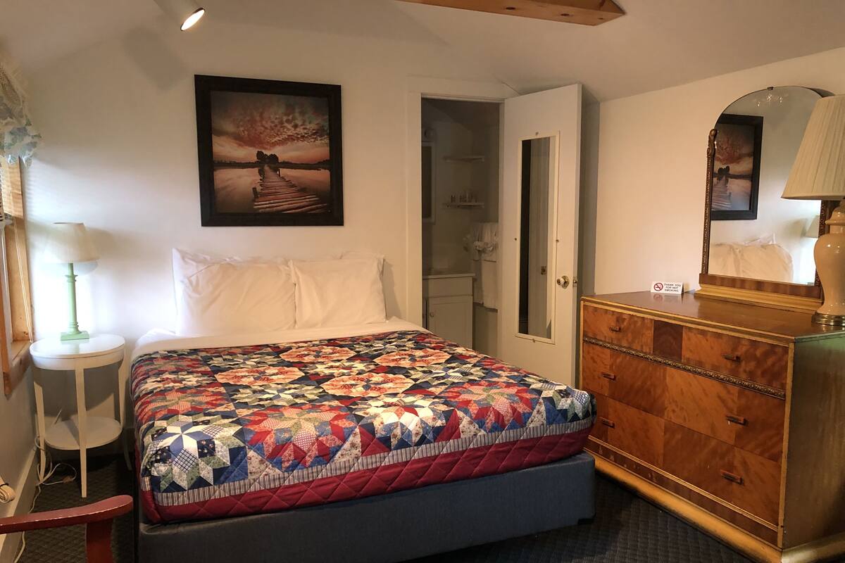 Standard Cabin, 1 Queen Bed, Refrigerator & Microwave