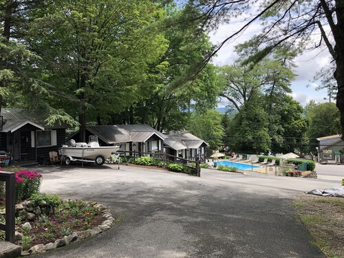 Lake George Bear's Den