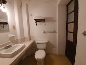 Chambre Quadruple Standard | Salle de bain