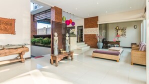 Unclassified image, 4 of 29, button - ZEN Premium Seminyak Eka Laweya (Legian)