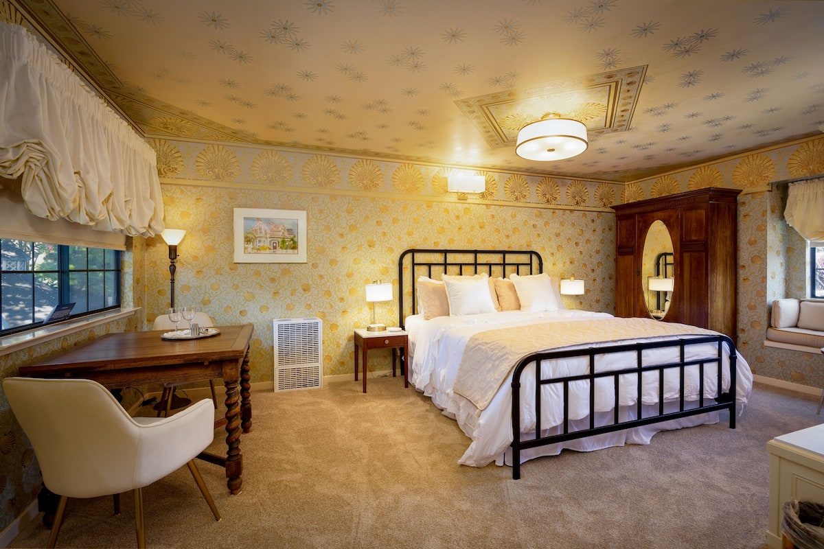 Luxury Room, 1 King Bed, Fireplace, Garden View | 2 bedrooms, premium bedding, minibar, desk