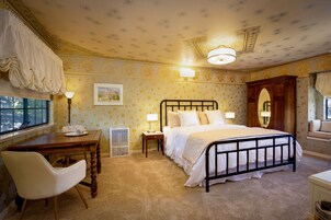 Quarto superluxo, 1 cama King, lareira, vista para o jardim | 2 quartos, roupas de cama premium, frigobar, escrivaninha