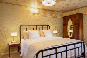 2 habitaciones, ropa de cama de alta calidad, minibar y escritorio 