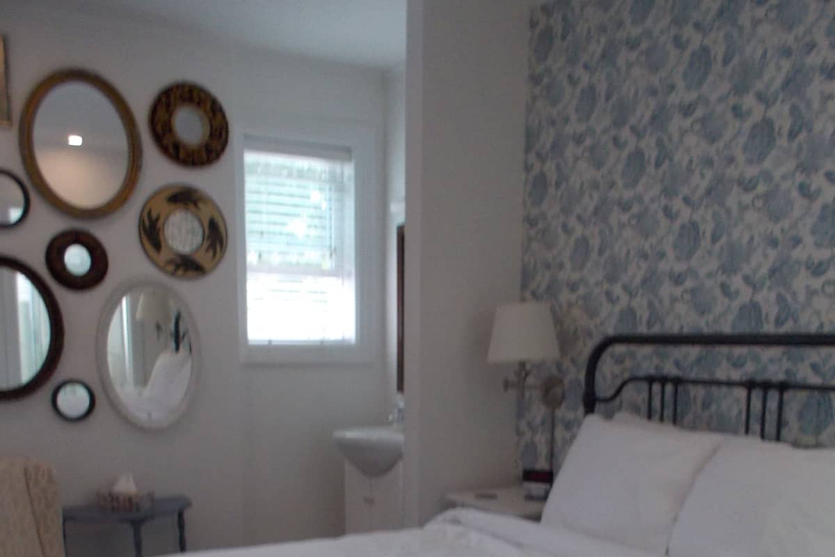 Suite, Queen Bed, Ensuite (Suite Two) | Premium bedding, blackout drapes, soundproofing, free WiFi
