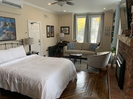 Suite, Queen Bed, Ensuite (Suite One) | Premium bedding, blackout drapes, soundproofing, free WiFi