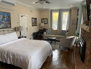 套房, 1 張加大雙人床, 獨立浴室 (Suite One) | 高級寢具、遮光布/窗簾、隔音、免費無線上網