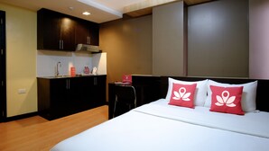 Standard Room, 1 Queen Bed - ZEN Rooms Studio 18 Ortigas (Pasig)