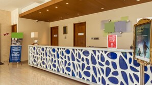 Reception - ZEN Rooms Kuta Square Mall (Kuta)