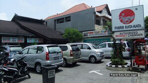 City view from property - ZEN Rooms Kuta Square Mall (Kuta)