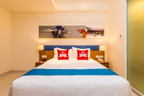 In-room safe, desk, rollaway beds, free WiFi - ZEN Rooms Kuta Square Mall (Kuta)