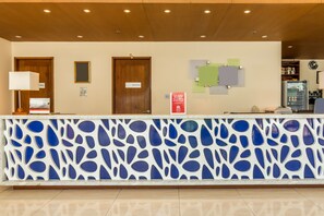 Reception - ZEN Rooms Kuta Square Mall (Kuta)
