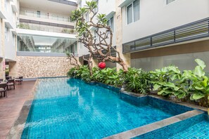 Outdoor pool - ZEN Rooms Kuta ByPass Ngurah Rai (Kuta)