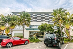 Front of property - ZEN Rooms Kuta ByPass Ngurah Rai (Kuta)