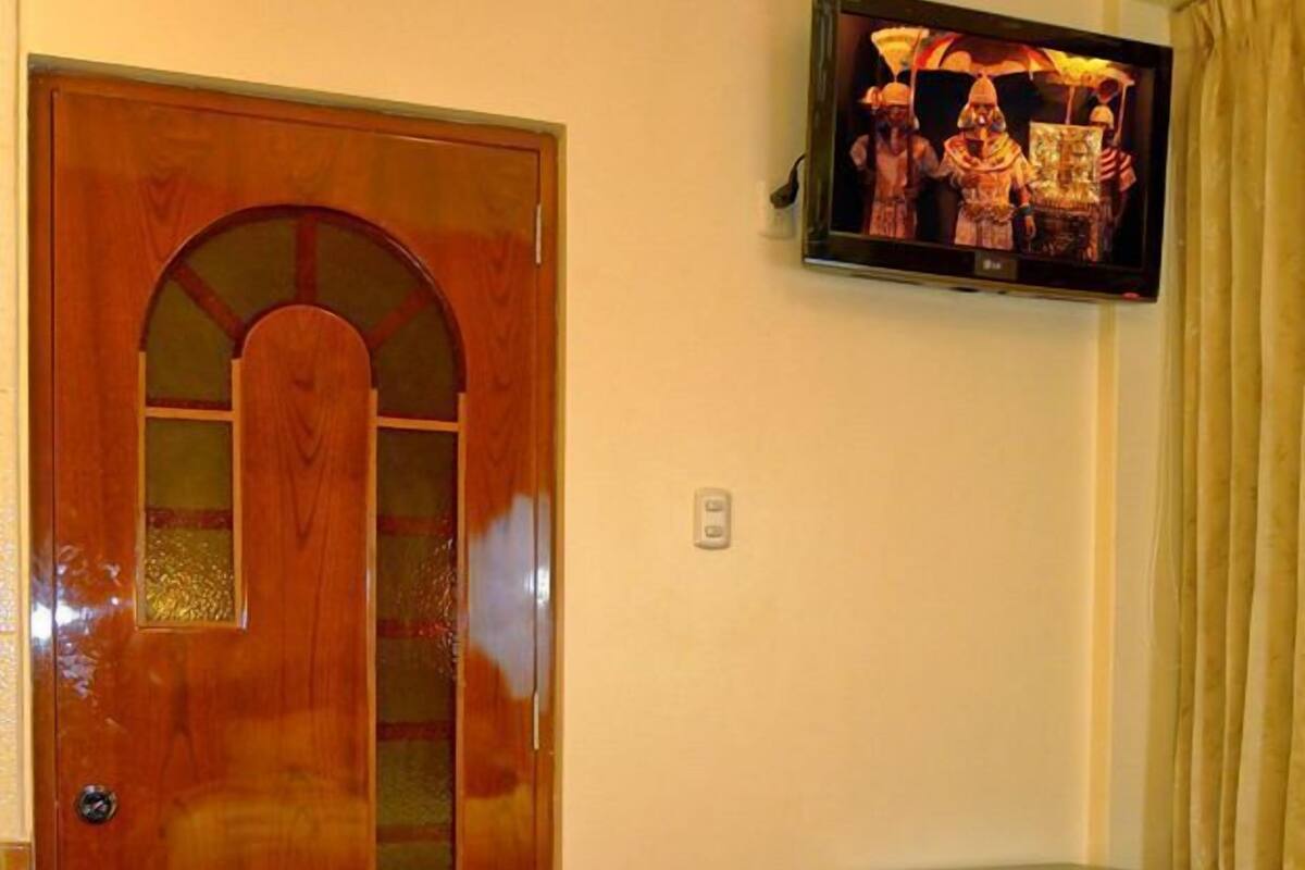 Habitación doble | Minibar, caja de seguridad en la habitación, escritorio y camas extra