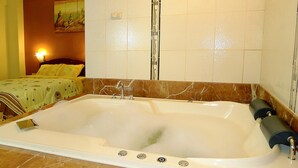 Executive Suite, Jetted Tub | Minibar, in-room safe, desk, rollaway beds - Hotel Costa Norte (Chiclayo)