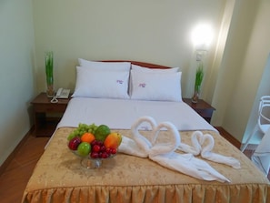 Double Room | Desk, free WiFi, bed sheets - Alejandra Hotel (Chiclayo)